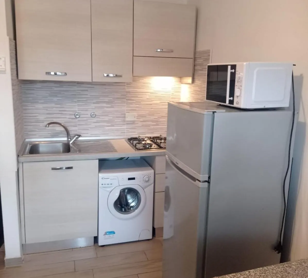 לידו דה ספינה Low Cost Studio Fieramosca דירה לידו דה ספינה