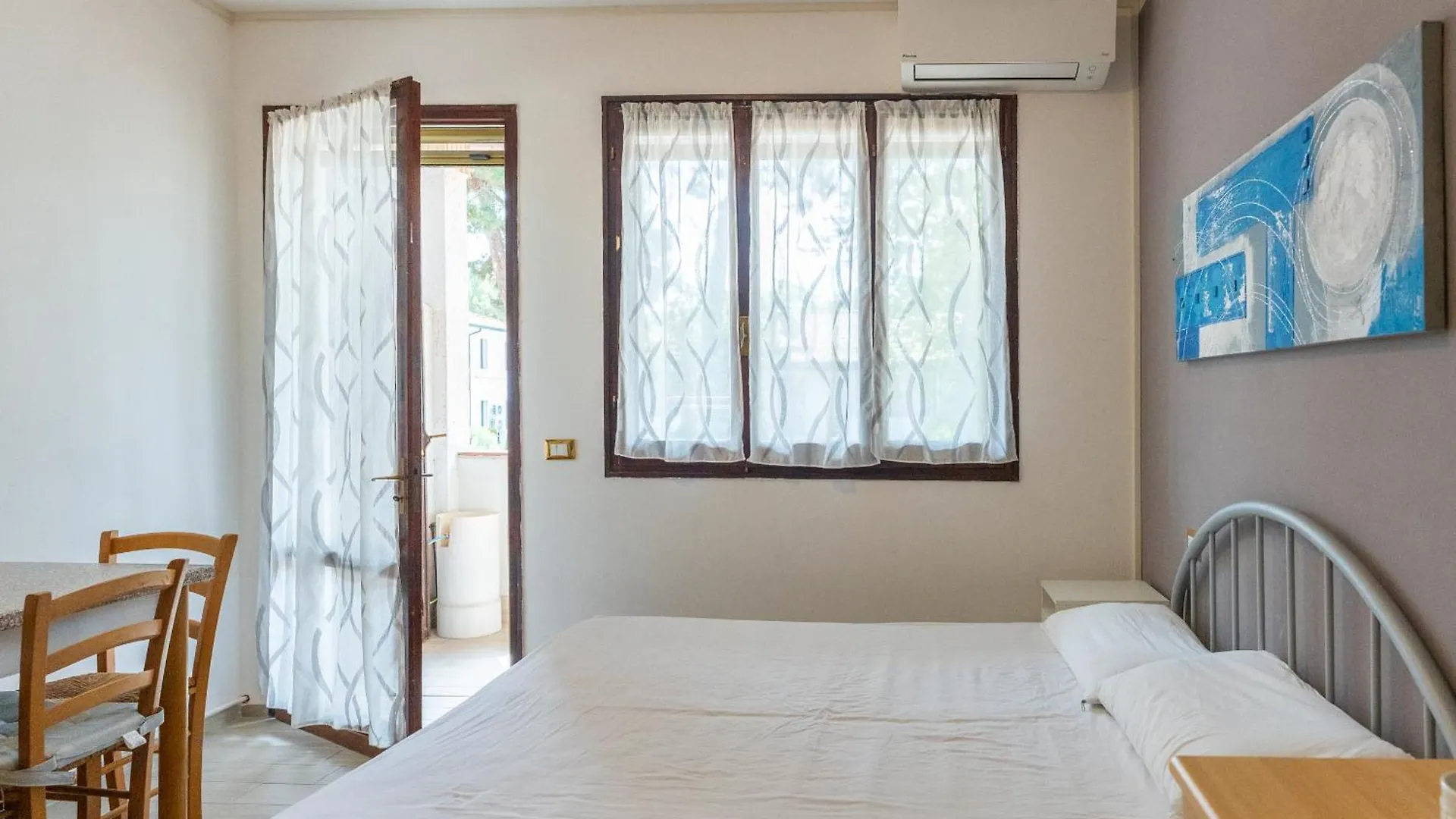 Low Cost Studio Fieramosca Lido di Spina 0*,  Italie