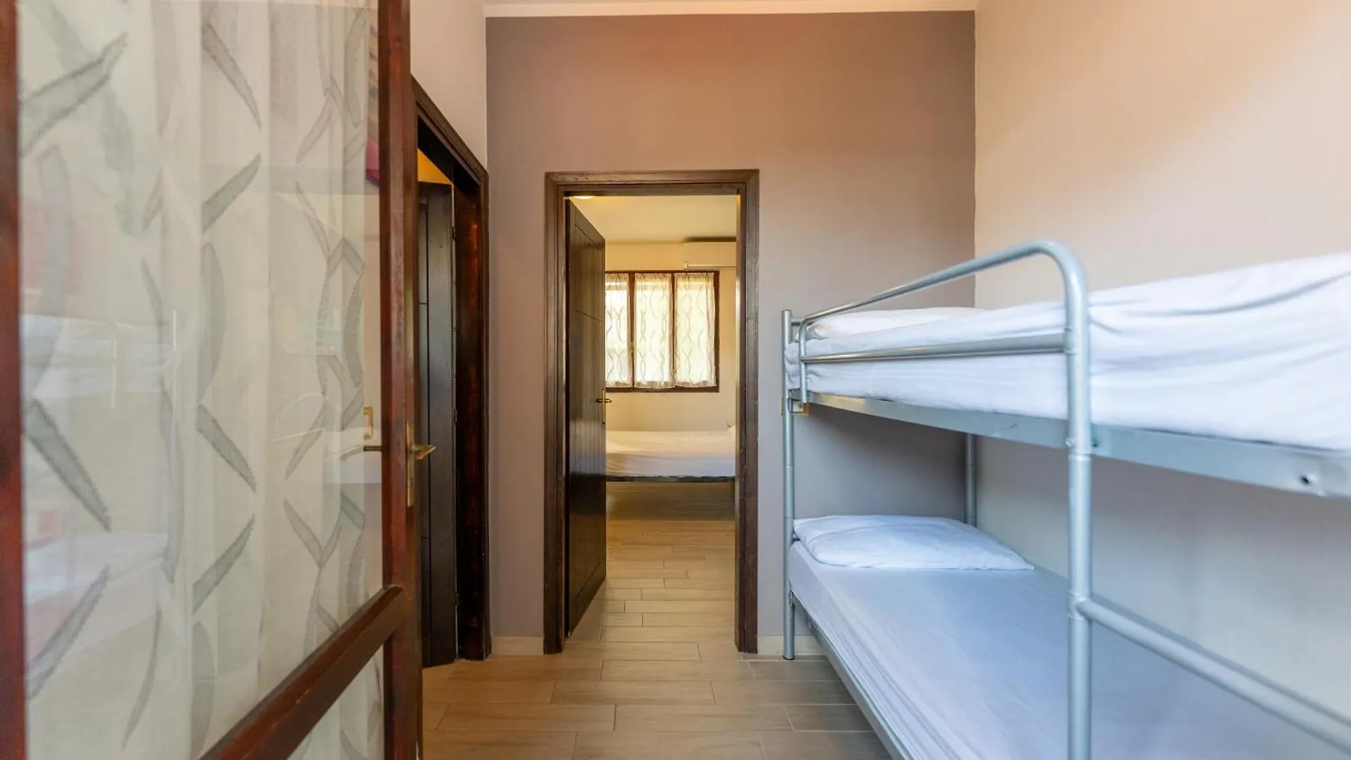 Low Cost Studio Fieramosca Lido di Spina 0*,  Italie