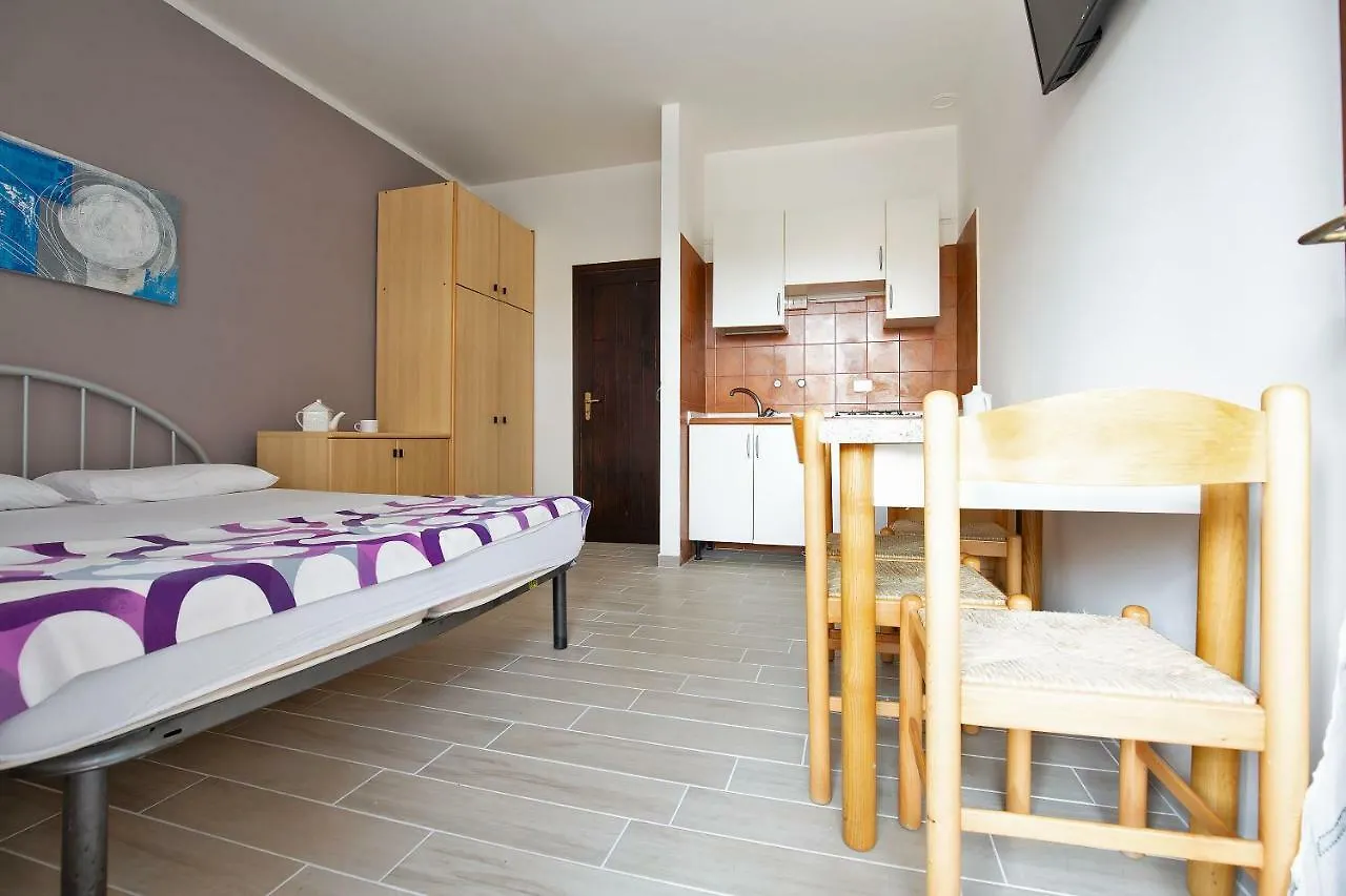 Low Cost Studio Fieramosca Lido di Spina 0*,  Italie